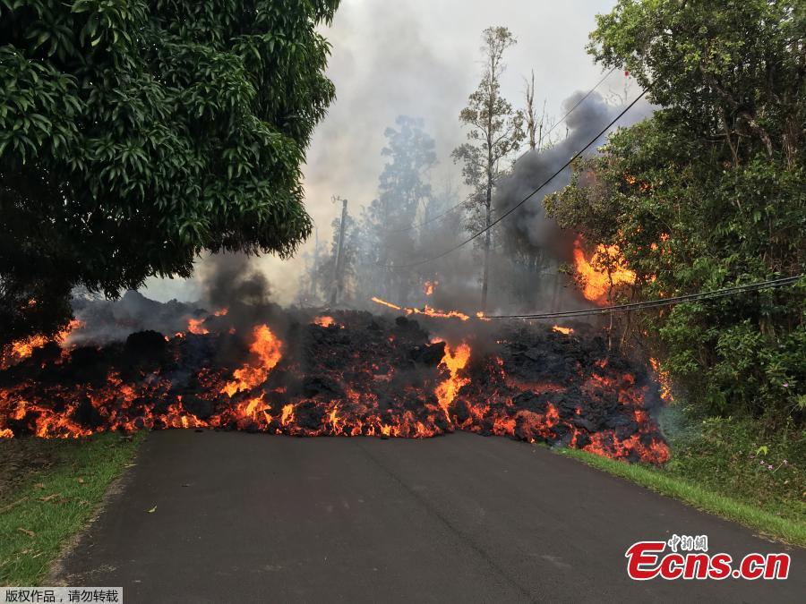Kilauea Volcano channeling molten rock through fits and starts (1/6)