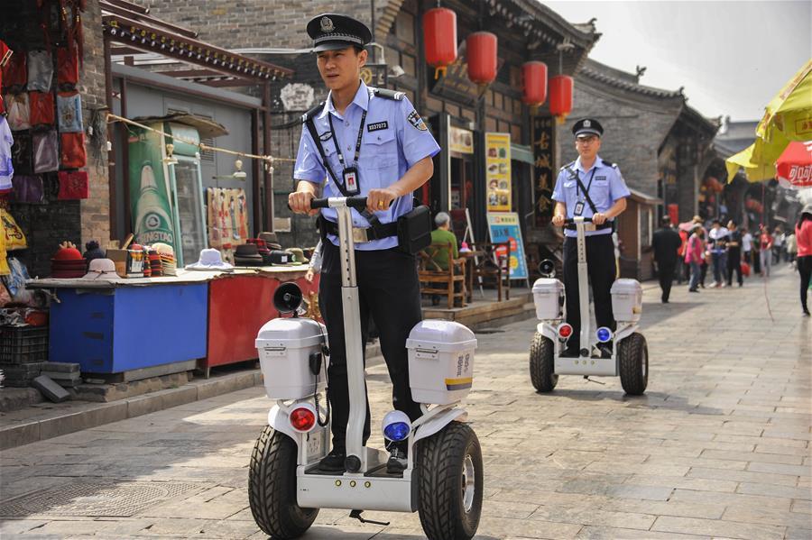 Police officers patrol with Segway-like self-balancing scooters in Shanxi(1/2)