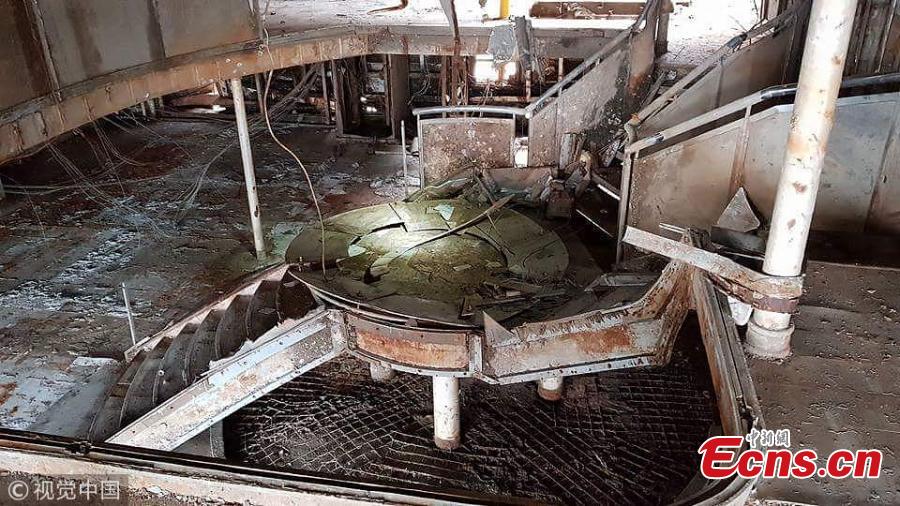 South Korean ferry set upright four years after tragedy(1/2)