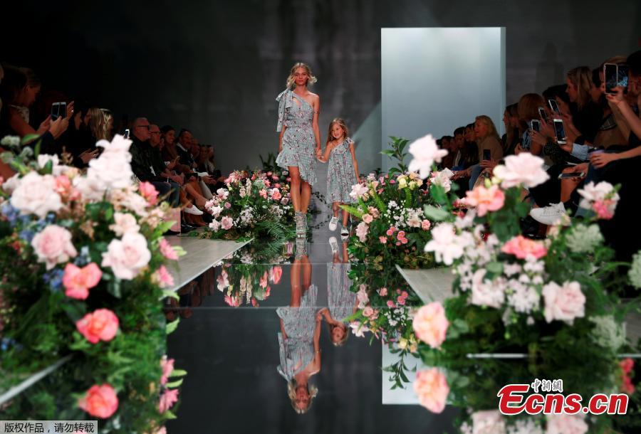 Australian Fashion Week in flowers (1/4)