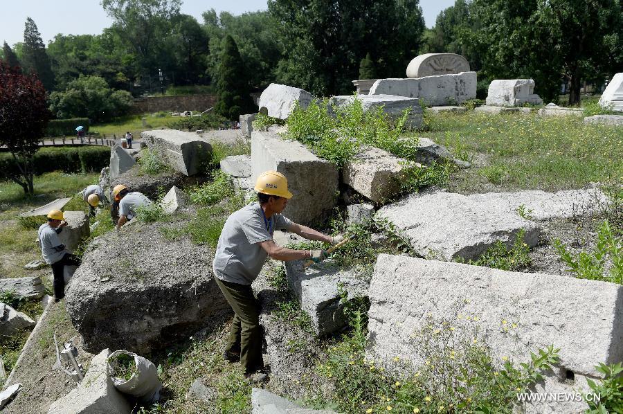 Staff members clean up weeds at ruins of Yuanying Guan (Immense Ocean Observatory) at Yuanmingyuan in Beijing, capital of China, May 23, 2018. The four-month reinforcement project of ruins of Immense Ocean Observatory at the historical site of Yuanmingyuan started lately.(Xinhua/Luo Xiaoguang)
