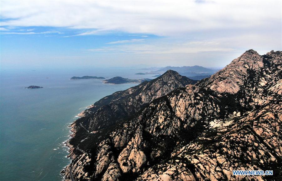 Aerial photo taken on May 21, 2018 shows the Laoshan Mountain in Qingdao, east China\'s Shandong Province. (Xinhua/Li Ziheng)