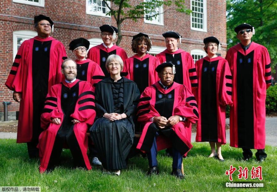 Seated (from left) Alan M. Garber, Drew Faust, John Lewis; standing (from left) George Emanuel Lewis, Twyla Tharp, Harvey Vernon Fineberg, Rita Dove, Ricardo Lagos, Sallie Watson (Penny) Chisholm, and Wong Kar Wai. (Photo/Agencies)