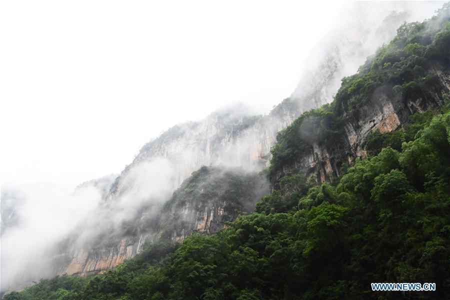 Photo taken on May 25, 2018 shows the scenery of a gorge in Wushan County, southwest China\'s Chongqing Municipality. (Xinhua/Wang Quanchao)