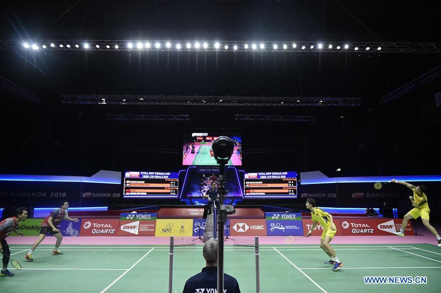Li Junhui and Liu Yuchen (1st R) of team China hit a return during the BWF Thomas Cup 2018 semifinal against Mohammad Ahsan and Hendra Setiawan of team Indonesia in Bangkok, Thailand, on May 25, 2018. Team China advanced to the final with 3-1.(Xinhua/Wang Shen)