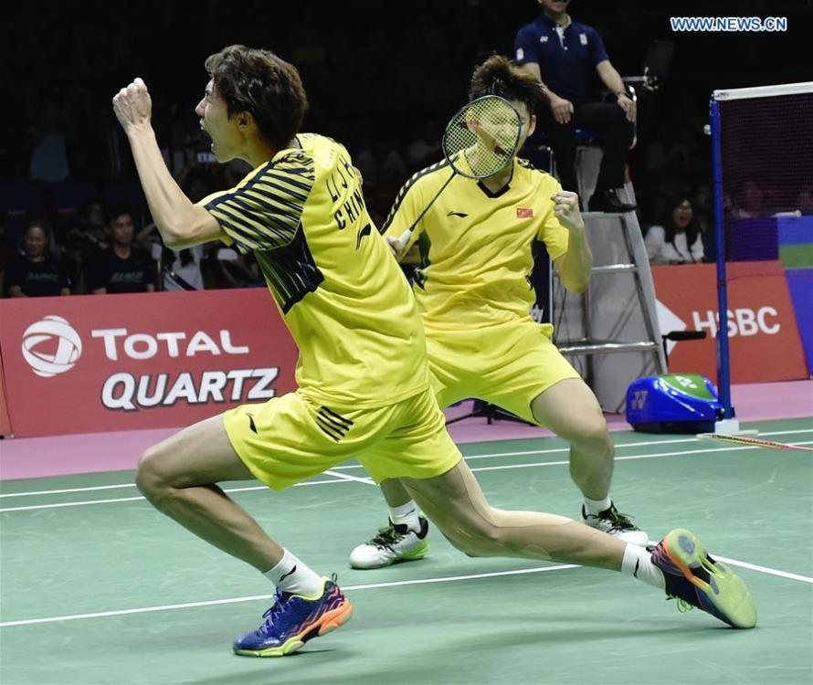 China\'s Li Junhui (front)/Liu Yuchen celebrate after winning the doubles match against Japan\'s Keigo Sonoda/Yuta Watanabe in the final of the Thomas Cup badminton tournament in Bangkok, Thailand, on May 27, 2018. Team China won the final 3-1 and claimed the title of the event. (Xinhua/Wang Shen)