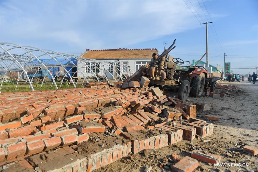 Photo taken on May 28, 2018 shows rubbles of a collapsed wall in quake-hit Yamutu Village of Songyuan City, northeast China\'s Jilin Province. An earthquake with a magnitude of 5.7 rocked Ningjiang District, Songyuan City of Jilin Province in early Monday morning. (Xinhua/Zhang Nan)