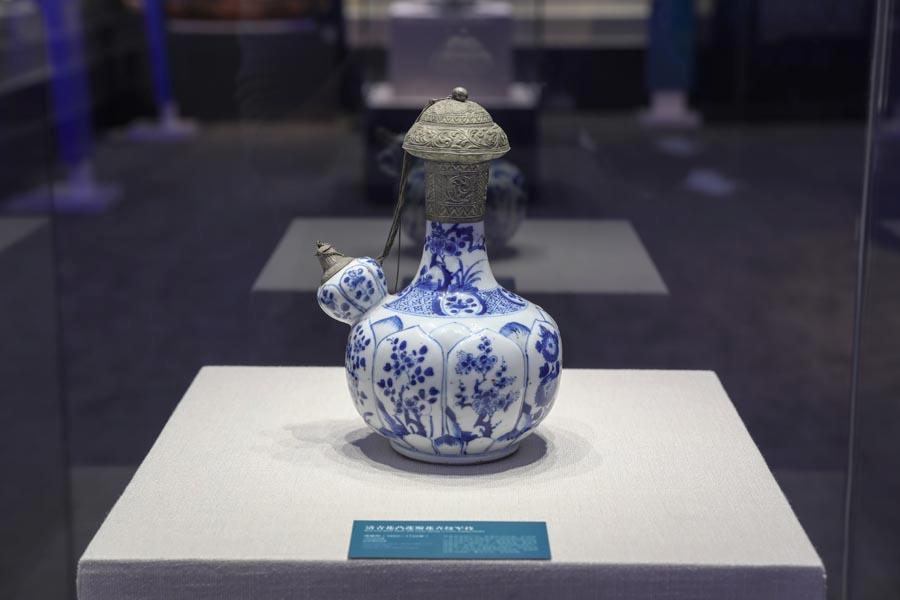 A blue-and-white porcelain water container of the Qing Dynasty is among the exhibits on show. (Photo provided to China Daily)

A shipwreck is like a museum - a time capsule filled with stories of the people aboard, the voyage they were undertaking and the age in which they lived. An ongoing exhibition at the China Maritime Museum offers a glimpse into the stories of ill-fated voyages through the export of porcelain from 11 shipwrecks.

China and the World: Shipwrecks and Exported Porcelain on the Maritime Silk Road opened at the museum in Lingang New City, a satellite town in suburban Shanghai, on May 8. It\'ll run through Aug 7. 

The exhibition showcases more than 240 objects from 22 museums and institutions across China, most of which were unearthed from the shipwrecks.

Chinese ships began to sail overseas as early as the second century and, by the Tang Dynasty (618-907), international trade flourished, carrying porcelain and silk from China to the Arabian Peninsula, Japan and the Korean Peninsula, before expanding to Europe and Africa. The trade route known as the Maritime Silk Road is part of the \