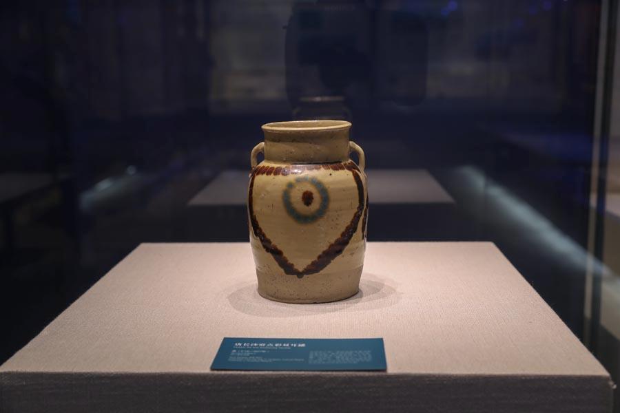 The exhibition at the China Maritime Museum in Shanghai features more than 240 objects and models (above) related to ancient ship-building techniques. (Photo provided to China Daily)

Trade also accelerated the improvement of porcelain-making techniques, he says at a lecture on the exhibition\'s opening day. For example, he notes, China\'s blue-and-white pottery reached a very high technological and artistic level in the 15th century, and part of the reason was the fine pigments imported from the Arabian countries.

In addition to presenting objects and historical documents, the exhibition also features models of the ships and video recordings of the excavations and devices, allowing visitors to learn about ancient ship-building techniques, sea voyages and ceramics trading.

\