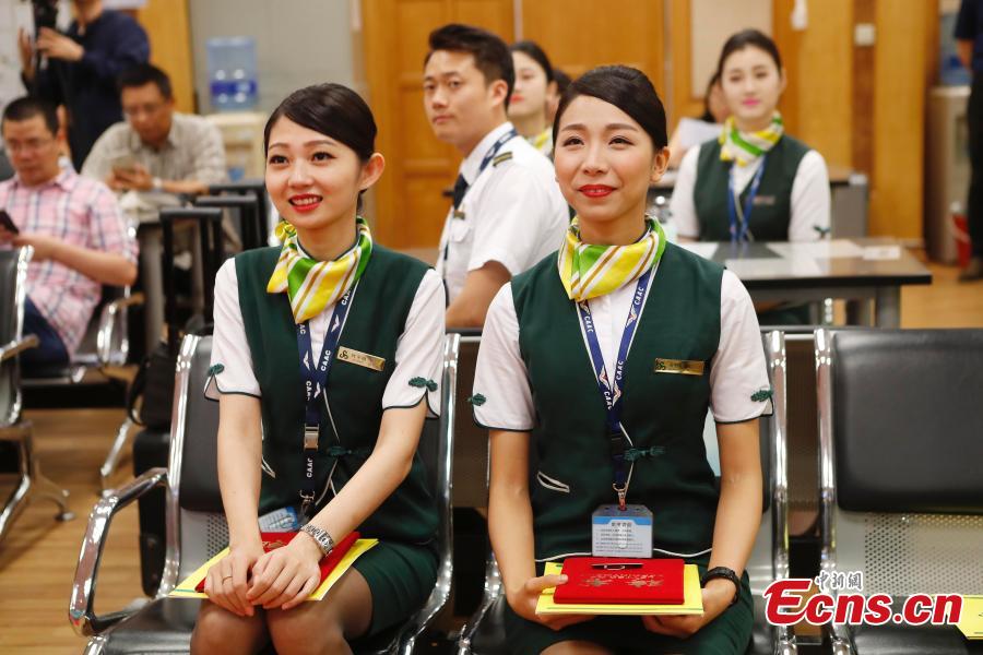 Photo taken on May 30, 2018 shows Yei Yuching and Huang Chiaying, two of the first batch of Taiwan flight attendants working for mainland airlines, have been promoted to the role of chief attendants with Spring Airlines. Yei and Huang, both 26 years old, began leading crews with the budget carrier on flights between Shanghai and Xi’an in northwest Shaanxi Province, and Shanghai and Shijiazhuang in northern Hebei Province from Wednesday. (Photo: China News Service/Yin Liqin)