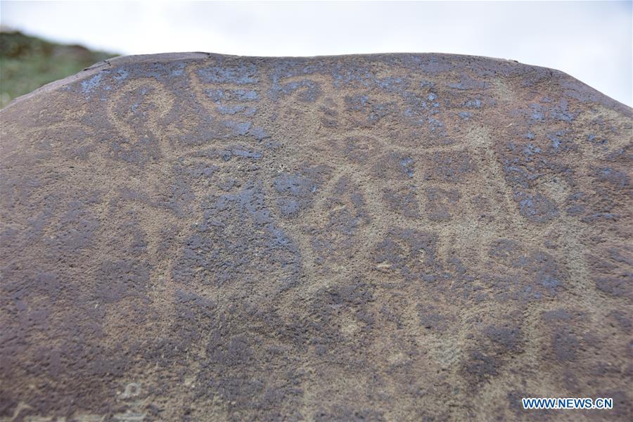 Photo taken on May 29, 2018 shows the rock paintings discovered in Bailong Village of Yushu Tibetan Autonomous Prefecture, northwest China\'s Qinghai Province. Rock paintings over 2,000 years old, depicting animals, human figures, nature and constellations, have been found in the Tibetan prefecture in Qinghai Province. (Xinhua/Tian Wenjie)