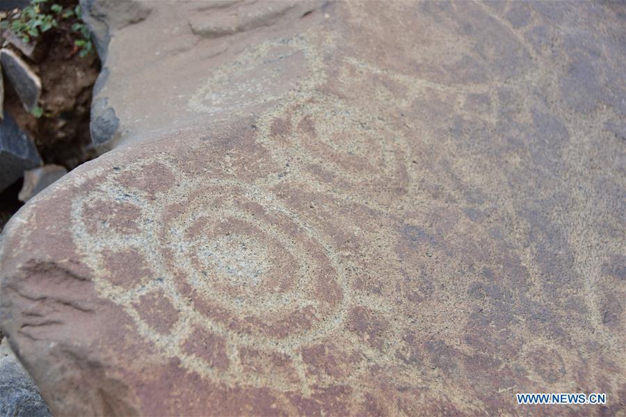 Photo taken on May 29, 2018 shows the rock paintings discovered in Bailong Village of Yushu Tibetan Autonomous Prefecture, northwest China\'s Qinghai Province. Rock paintings over 2,000 years old, depicting animals, human figures, nature and constellations, have been found in the Tibetan prefecture in Qinghai Province. (Xinhua/Tian Wenjie)