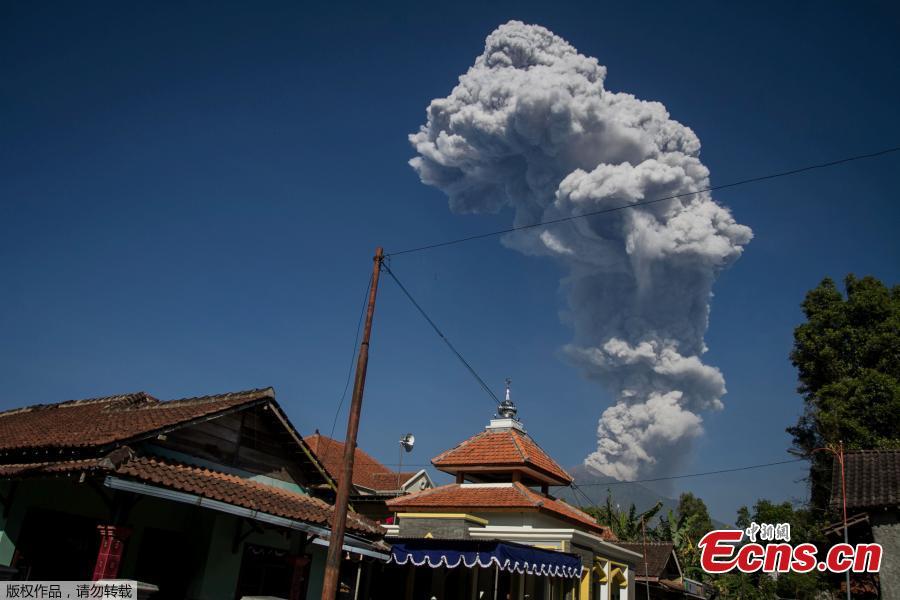 Mount Merapi volcano erupts in Magelang, Central Java, Indonesia June 1, 2018. The volcano spewed ash reaching up to 6,000 meters. Officials have advised people to stay outside a 3-kilometer radius of Merapi’s peak. (Photo/Agencies)