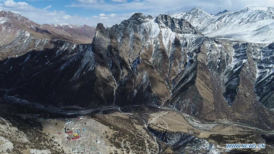 Aerial photo taken on March 15, 2018 shows the Dana Temple in Yushu Tibetan Autonomous Prefecture, northwest China\'s Qinghai Province. Dana Temple is closely related to the Epic of King Gesar and preserves a number of relevant relics. (Xinhua/Wu Gang)