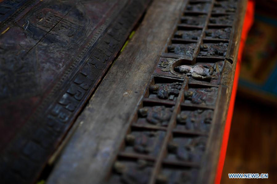Photo taken on March 15, 2018 shows cultural relics preserved at Dana Temple in Yushu Tibetan Autonomous Prefecture, northwest China\'s Qinghai Province. Dana Temple is closely related to the Epic of King Gesar and preserves a number of relevant relics. (Xinhua/Wu Gang)