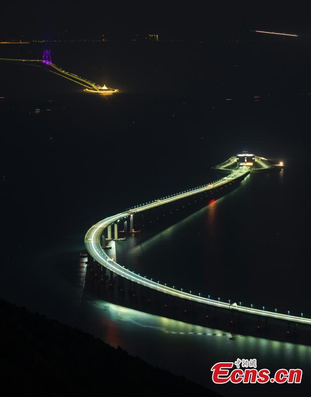 A view of part of the Hong Kong-Zhuhai-Macao Bridge, illuminated at night. The 55-kilometer Hong Kong-Zhuhai-Macao Bridge, the world\'s longest sea bridge, will slash the travel time between Hong Kong and Zhuhai from three hours to just 30 minutes, further integrating cities in the Pearl River Delta. (Photo: China News Service/Sheung Man Mak)