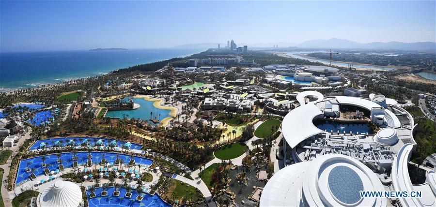 Stitched photo taken on Feb. 17, 2018 shows a hotel in Sanya, south China\'s Hainan Province. Hainan aims to be an international tourism consumption center. (Xinhua/Guo Cheng)