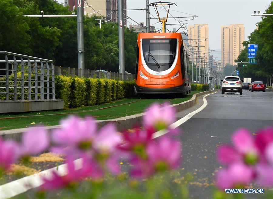 A streetcar runs on a street in Qingdao, east China\'s Shandong Province, June 4, 2018. The 18th Shanghai Cooperation Organization (SCO) Summit is scheduled for June 9 to 10 in Qingdao. (Xinhua/Li Ziheng)