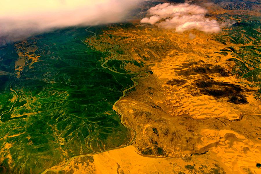 Stunning aerial shots of mountains, grasslands and deserts in Northwest China\'s Qinghai Province. (Photo/China Daily)