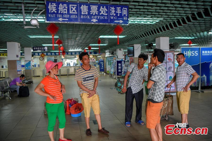 Photo taken on June 4, 2018 shows passenger ships across the Qiongzhou Strait, between Hainan and Guangdong, were halted due to an approaching typhoon, the fourth one this year. Local weather authorities said the passenger ships could resume after June 8. (Photo: China News Service/Luo Yunfei)