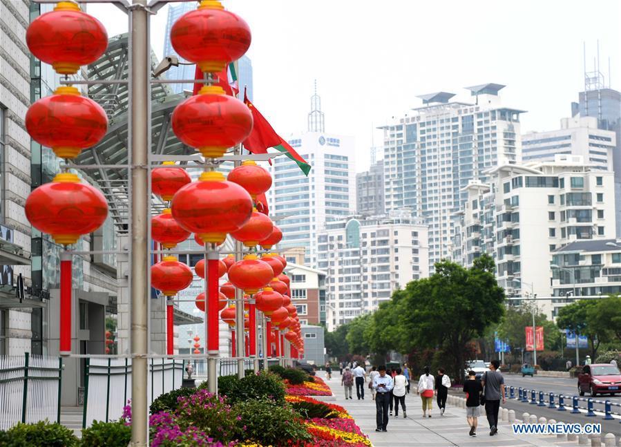 Photo taken on June 4, 2018 shows red lanterns in Qingdao, east China\'s Shandong Province. The 18th Shanghai Cooperation Organization (SCO) Summit is scheduled for June 9 to 10 in Qingdao. (Xinhua/Zhu Zheng)