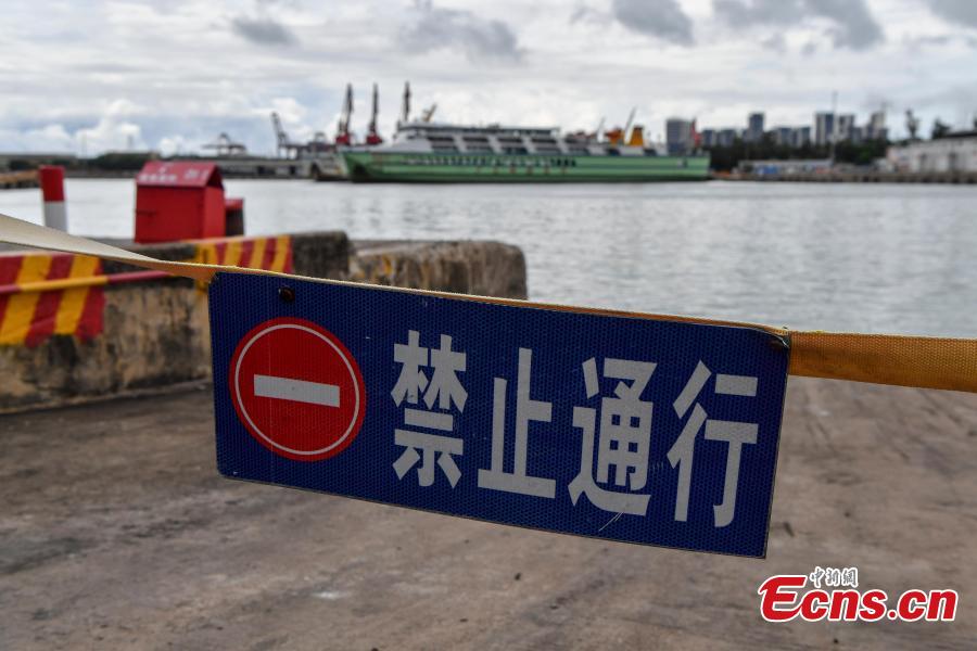 Photo taken on June 4, 2018 shows passenger ships across the Qiongzhou Strait, between Hainan and Guangdong, were halted due to an approaching typhoon, the fourth one this year. Local weather authorities said the passenger ships could resume after June 8. (Photo: China News Service/Luo Yunfei)