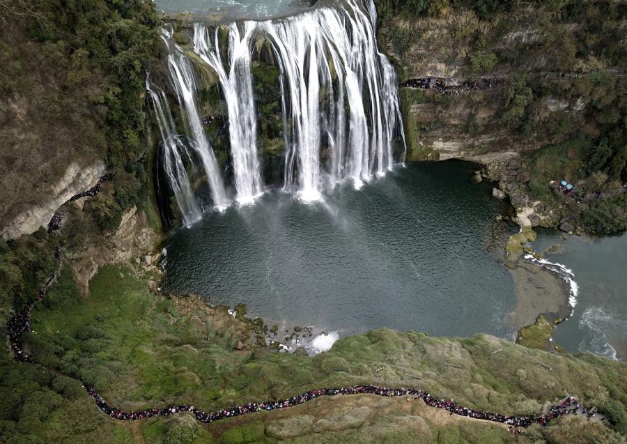 An aerial view of tourists visiting Huangguoshu Waterfall on Feb. 21, 2018. (Photo/Xinhua）