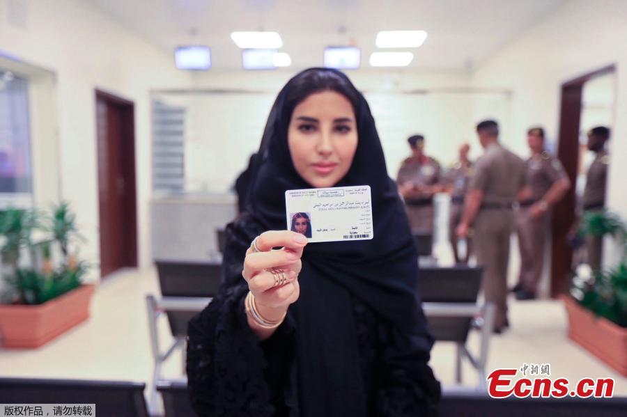 Saudi Arabia has issued driving licences to women for the first time in decades just weeks before a ban on female drivers is lifted.Ten women who held foreign driving licenses were given a health check and brief test behind the wheel before receiving their Saudi permits from the Riydah traffic office. They had been selected from the thousands who have applied, with many more licenses due to be issued by 24 June, when the ban is due to be lifted.(Photo/Agencies)