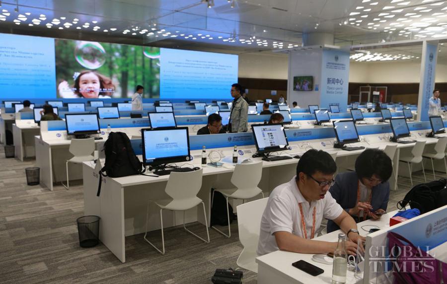 Journalists prepare in the media center of the Shanghai Cooperation Organization Qingdao Summit in Qingdao, East China\'s Shandong Province, on June 7, 2018. (Photo: Li Hao/GT)
