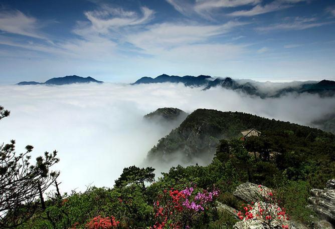 Situated in the northern part of Jiangxi Province in southeastern China, Lushan Mountain is one of the most renowned mountains and tourism resorts in the country.(Photo/Shanghai Daily)

16. Lushan National Park

Situated in the northern part of Jiangxi province, Lushan Mountain is one of China’s most renowned mountains. Lushan National Park, which was inscribed on the World Heritage List in 1996, is a prominent tourist attraction that lures millions of tourists each year.

Apart from its breathtaking natural scenery, Lushan is the birthplace of Chinese landscape poetry, plus, the famous Lushan Plenum represents its role in China’s political evolution.

The Lushan National Park was added to the list in December, 1996.