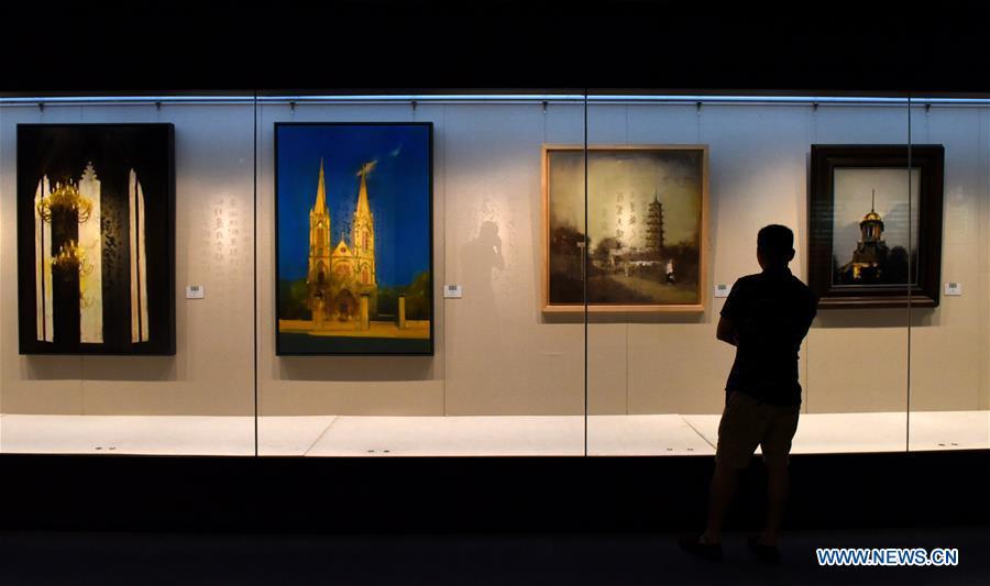 A person visits Chinese cultural heritage art exhibition in Guangzhou, south China\'s Guangdong Province, June 9, 2018. Activities were held around China to celebrate the Cultural and Natural Heritage Day on Saturday. (Xinhua/Lu Hanxin)