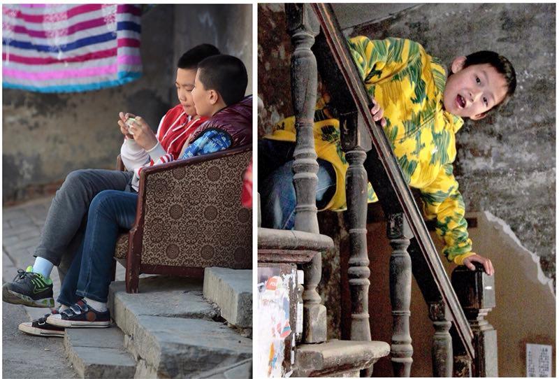 Children of the alleys 2015. (Photo by Bruce Connolly/chinadaily.com.cn)

It was south along that route the emperors would be carried towards the Temple of Heaven for ritual ceremonies but it was also through the Jianlou passageway where officials and their families would emerge into the bustling areas of Qianmen and Dashilar, as commerce and entertainment were extremely scarce or non-existent within the palace or its surroundings.

From the cafe at Qianmen it was also possible for me to look across to the clock tower of the former Zhengyangmen Railway Station — the original “Beijing station” located just southeast of the massive gate. Operating between 1901 and 1959, it connected the city with coastal Tianjin and the northeast to Shenyang. The rail terminus helped generate commerce, and an elementary transport infrastructure centered around rickshaws and streetcars. There was even a suburban rail service around the city walls. Today, the station building is home to the China Railway Museum.