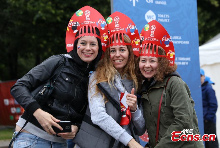 People attend the official opening ceremony of the FIFA Fan Fest in Moscow, Russia, on June 10, 2018, ahead of the Russia 2018 World Cup. A number of Russian celebrities performed at the festival opening concert. Russia will host its first World Cup from June 14 to July 15. (Photo: China News Service/Wang Xiujun)