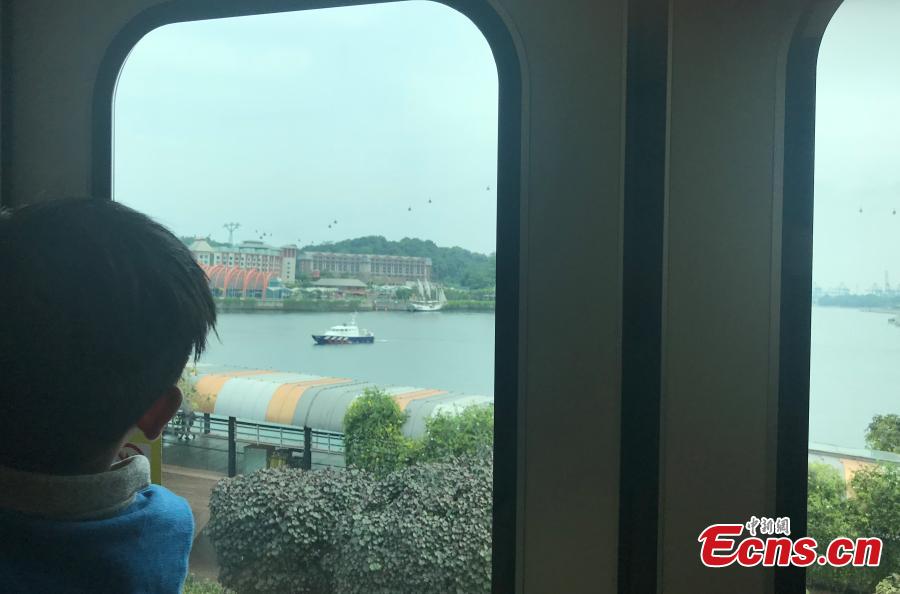 A view from the tram on Sentosa Island, Singapore, June 10, 2018. (Photo: China News Service/Meng Xiangjun)