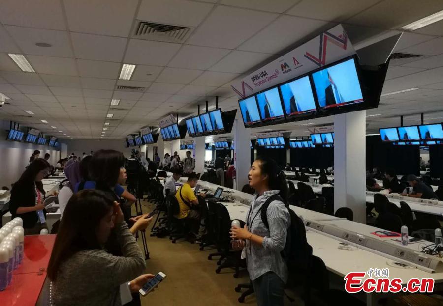 Reporters gather at the International Media Center for the DPRK-USA summit at F1 Pit Building in Singapore, June 10, 2018. (Photo: China News Service/Xu Fangqing)