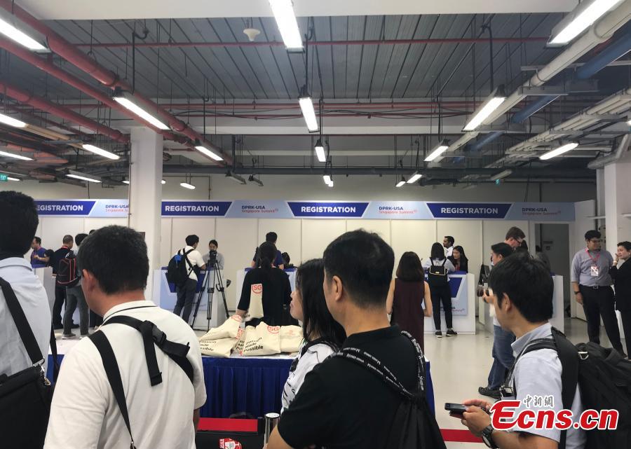 Reporters gather at the International Media Center for the DPRK-USA summit at F1 Pit Building in Singapore, June 10, 2018. (Photo: China News Service/Meng Xiangjun)