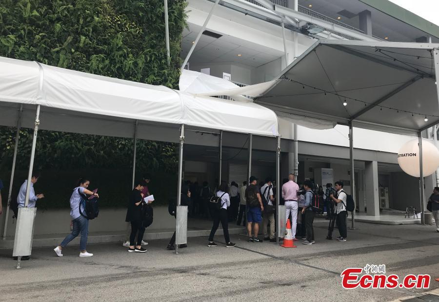 Reporters gather at the International Media Center for the DPRK-USA summit at F1 Pit Building in Singapore, June 10, 2018. (Photo: China News Service/Xu Fangqing)
