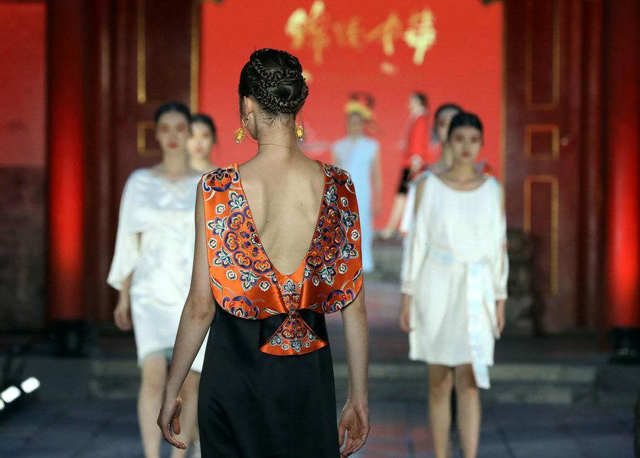 Models present designs by D.Rita at the Prince Kung\'s Mansion in Beijing, June 8, 2018. The runway is a part of \