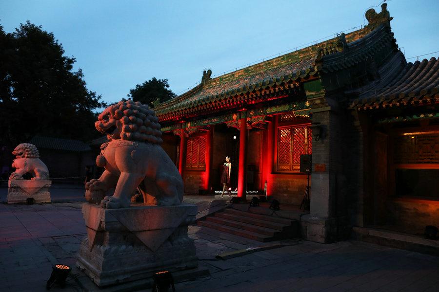 A model presents a design by D.Rita at the Prince Kung\'s Mansion in Beijing, June 8, 2018. The runway is a part of \