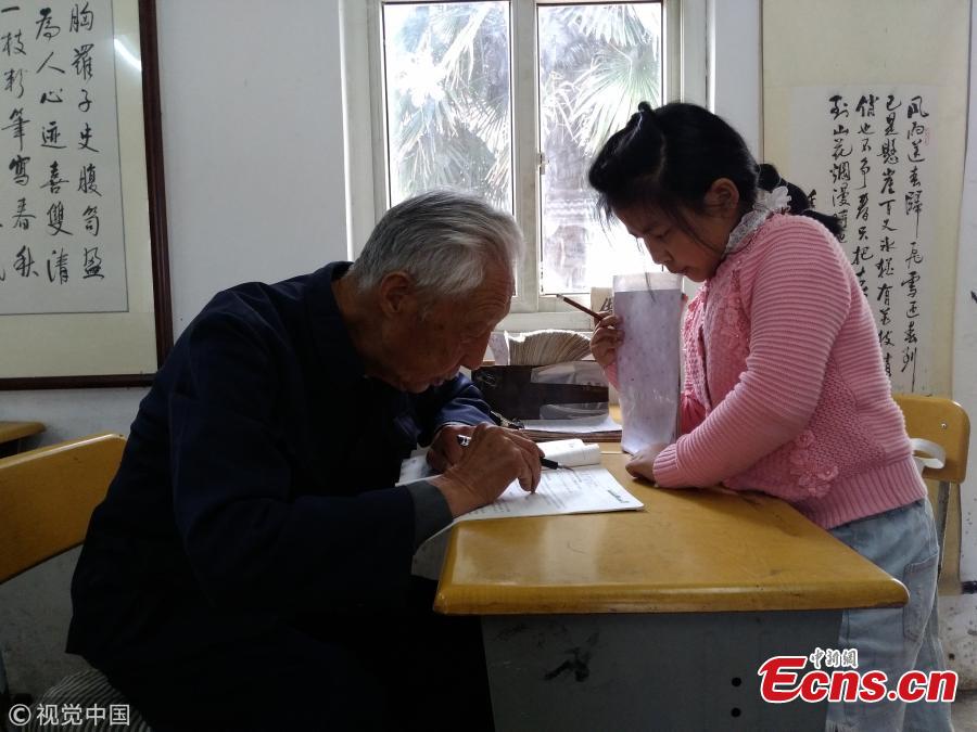 Ye Lianping works in a classroom for left behind children in Maanshan City, East China’s Anhui Province. The retired teacher has volunteered to help students learn English for 18 years. The local government helped renovate a storage area into two rooms where students can finish homework, read books and play chess. Ye said many rural children live with their grandparents after their parents migrated to work in other cities. Despite the generous support for students, Ye is known for his thrift and still lives in a shabby cottage built 30 years ago. (Photo/VCG)