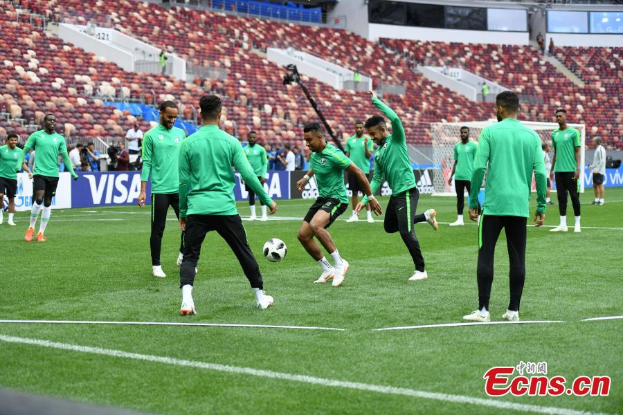 Footballers of the Saudi Arabia national team train at Luzhniki Stadium in Moscow, Russia, June 13, 2018, ahead of the World Cup. (Photo: China News Service/Tian Bochuan)