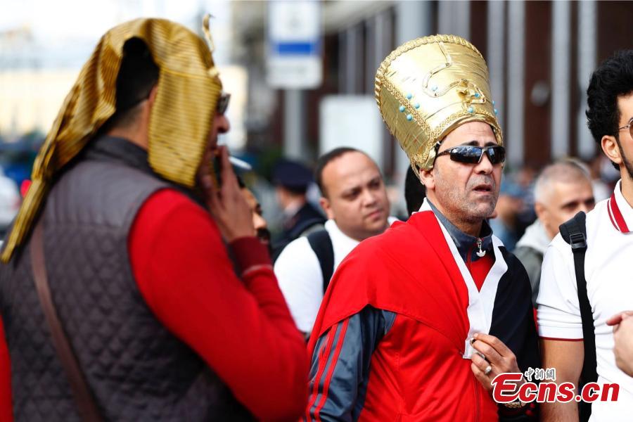 Supporters of the Egyptian national football team cheer during a gathering near Red Square on the eve of the 2018 FIFA World Cup in Moscow, Russia, June 13, 2018. (China News Service/Fu Tian)