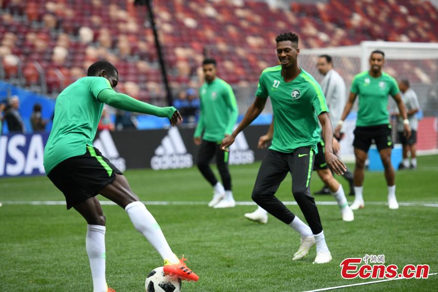 Footballers of the Saudi Arabia national team train at Luzhniki Stadium in Moscow, Russia, June 13, 2018, ahead of the World Cup. (Photo: China News Service/Tian Bochuan)
