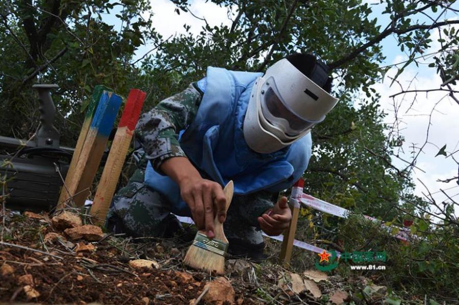 Members of the 17th Chinese peacekeeping force to Lebanon take part in a mine clearance mission in an area of nearly 2,000 square meters on the border between Israel and Lebanon, June 11, 2018. (Photo/81.cn)