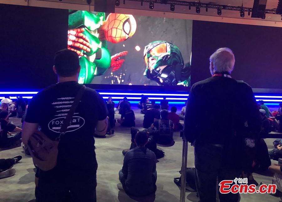 People attend E3, the world\'s largest video game industry convention in Los Angeles, California, U.S., June 13, 2018. (Photo: China News Service/Zhang Shuo)