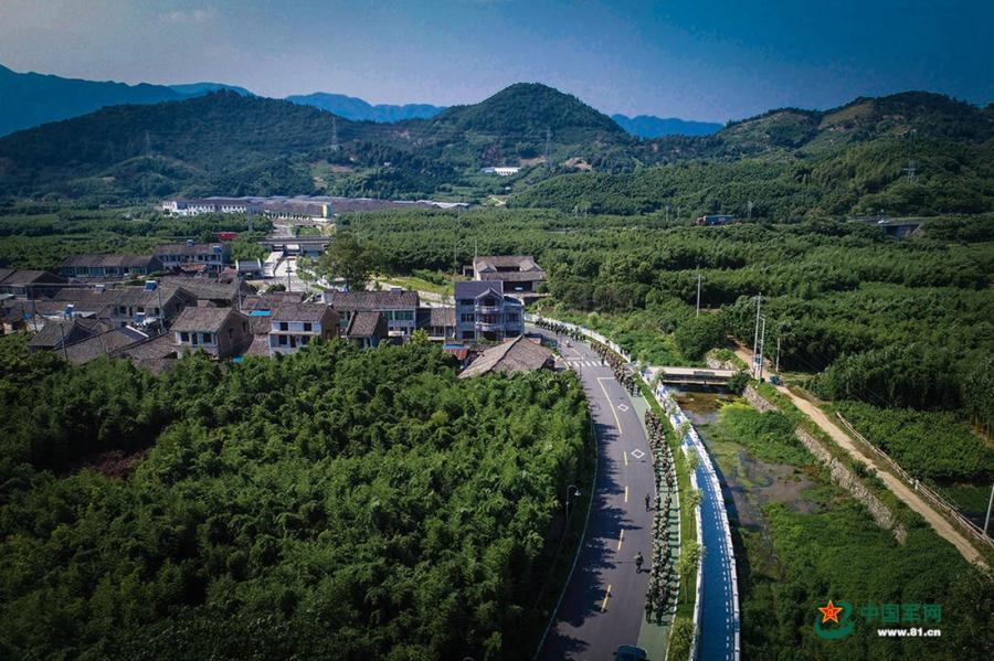 A group of soldiers march in formation on a country road during the week-long rigorous training starting from June 11, 2018. (Photo/81.cn)