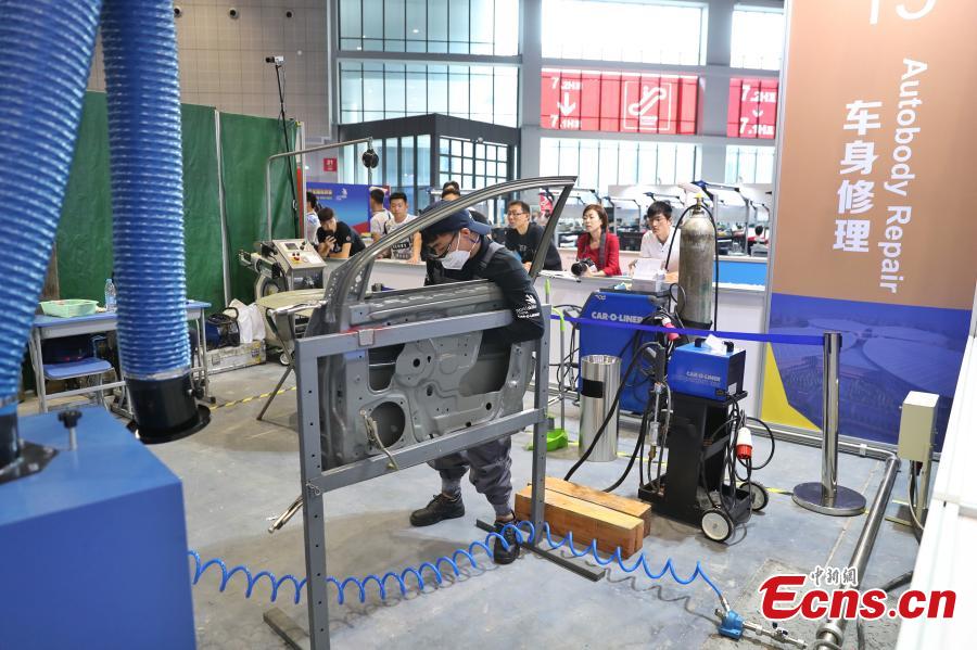 A scene from the WorldSkills China National Competition in Shanghai, June 13, 2018. A total of 897 skilled professionals from across the country will compete in 34 programs including carpentry, floriculture, gem cutting, baking and panel beating. The winners will represent China at the 46th WorldSkills Competition in 2021. WorldSkills aims to raise the profile and recognition of skilled people and show how important skills are in achieving economic growth and personal success, according to its official website. (Photo: China News Service/Zhang Hengwei)