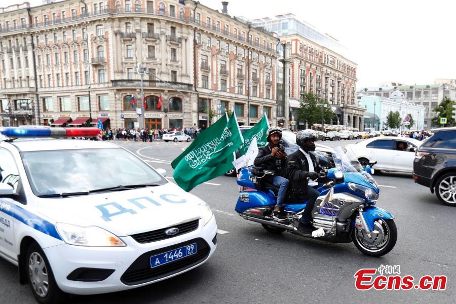 Supporters of Saudi Arabia national football team cheer during a gathering near Red Square on the eve of the 2018 FIFA World Cup in Moscow, Russia, June 13, 2018. (Photo: China News Service/Fu Tian)