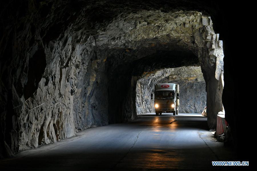 A vehicle runs on the cliff road in Shenlongwan Village in Changzhi City, north China\'s Shanxi Province, June 13, 2018. A 1,526-meter-long road was built along the cliffs to connect isolated Shenlongwan to the outside. The construction of this miraculous road lasted for fifteen years from 1985 to 2000, and was built purely by villagers of Shenlongwan. Thanks to this road, villagers here now cast off poverty by developing tourism. (Xinhua/Cao Yang)