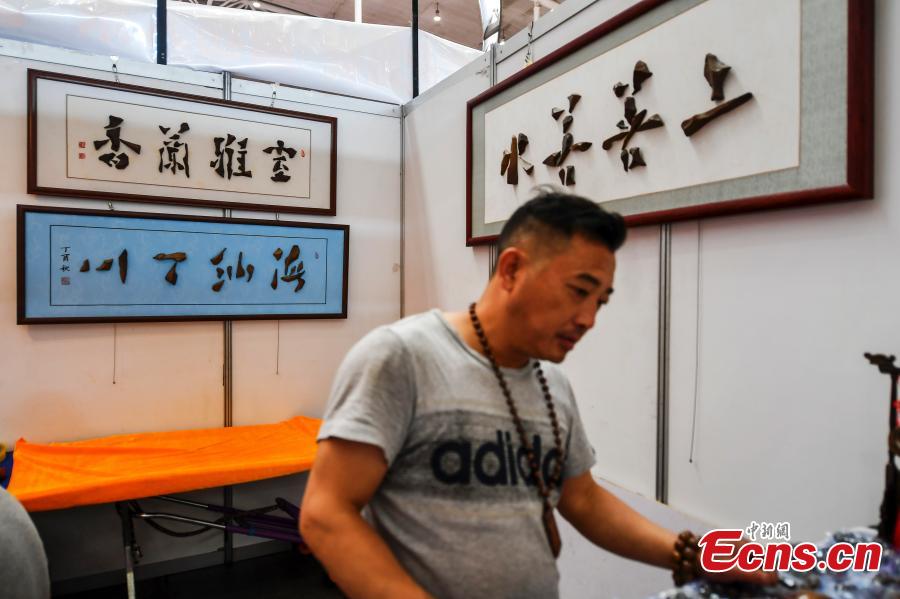 Rare stones are on display at an exhibition center in Urumqi, capital of northwest China\'s Xinjiang Uygur Autonomous Region, June 15, 2018. (Photo: China News Service/Liu Xin)